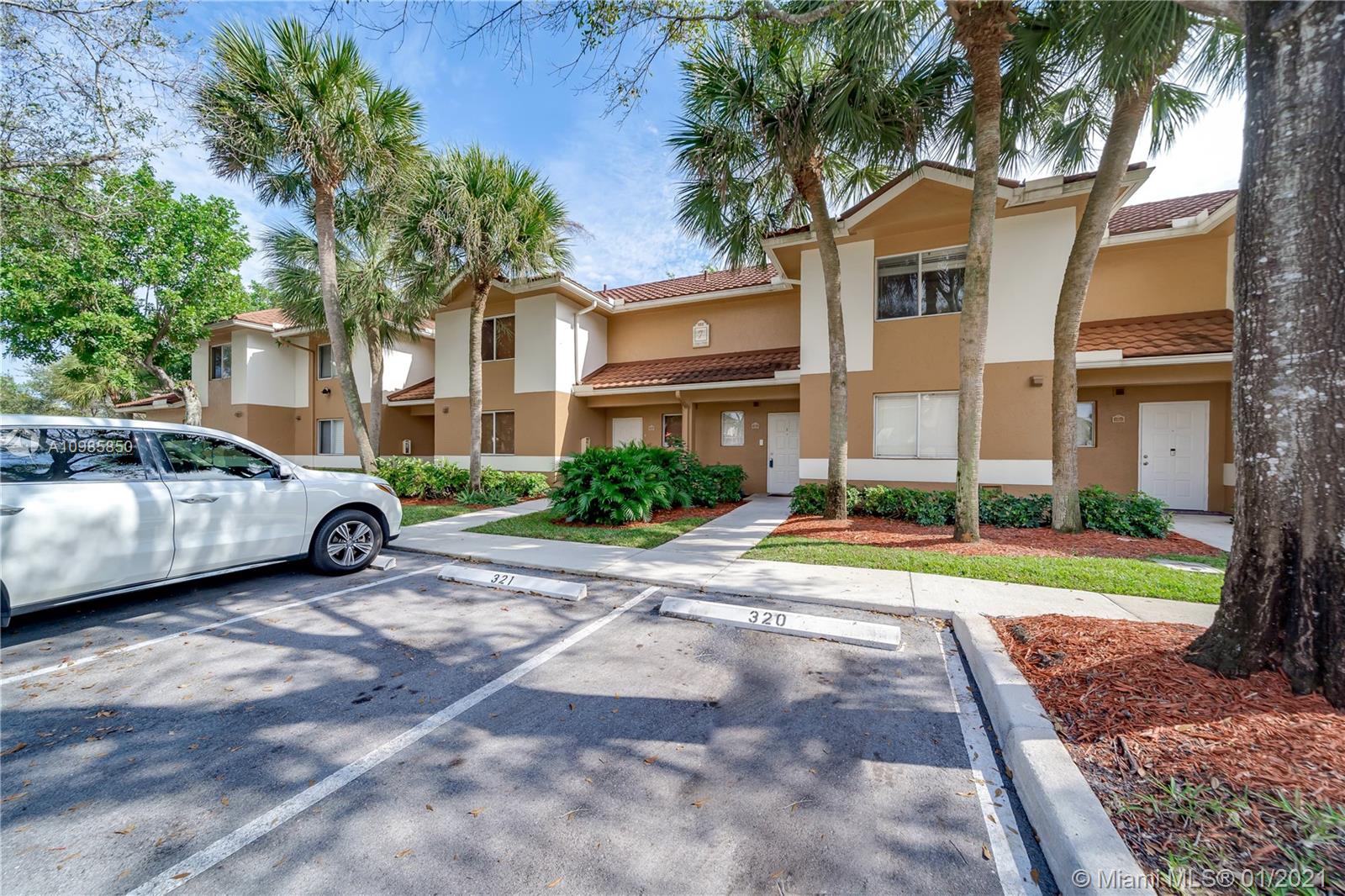 Colonnades Condos For Sale | 1+ Colonnades Plantation, FL Condos For Sale